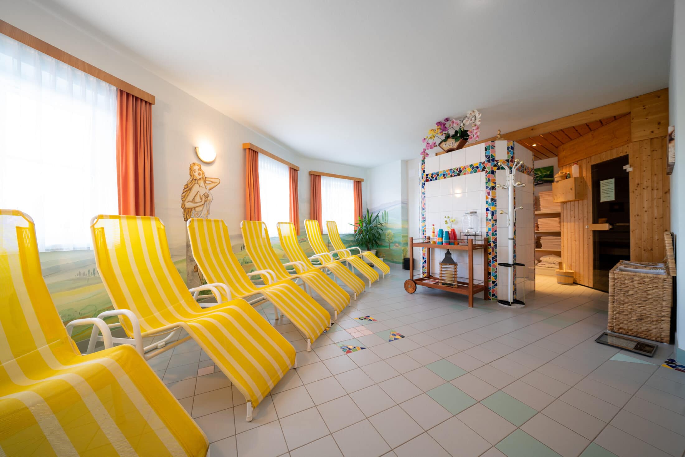 Wellnessbereich mit Sauna und Ruhebereich - Hotel Tischlbergerhof Ramsau am Dachstein